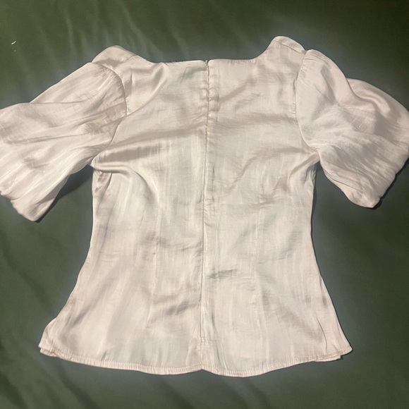 Aakaa Champagne Billowy Sleeve Vneck size small - Picture 4 of 4